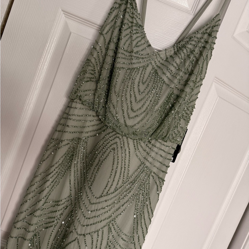 Green Sleeveless V-Neck dress for Weddings/Prom